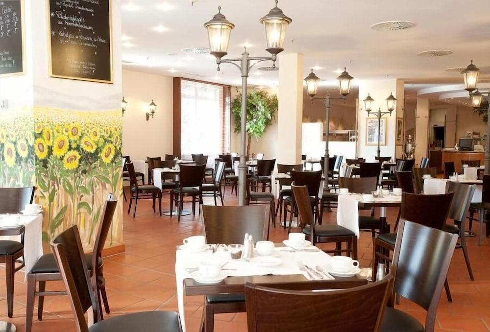 โรงแรมเรเล็กซา แฟรงค์เฟิร์ต อัม ไมน์ Frankfurt am Main ร้านอาหาร รูปภาพ