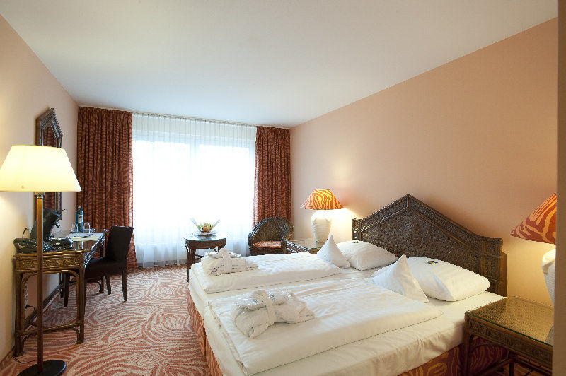 โรงแรมเรเล็กซา แฟรงค์เฟิร์ต อัม ไมน์ Frankfurt am Main ภายนอก รูปภาพ